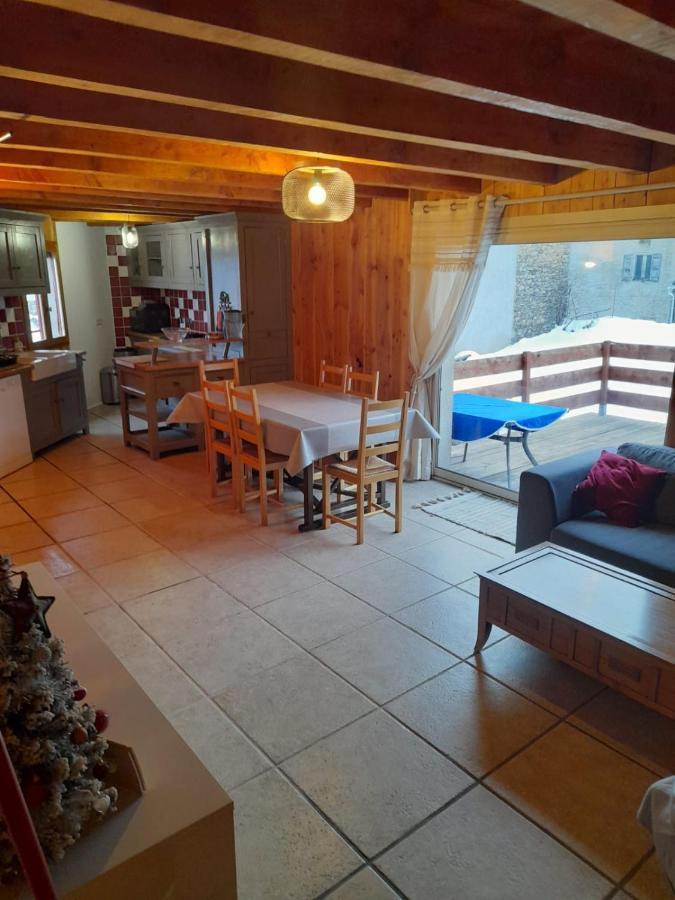 Maison De Montagne Dans Charmant Village Du Capcir Fontrabiouse Exterior foto